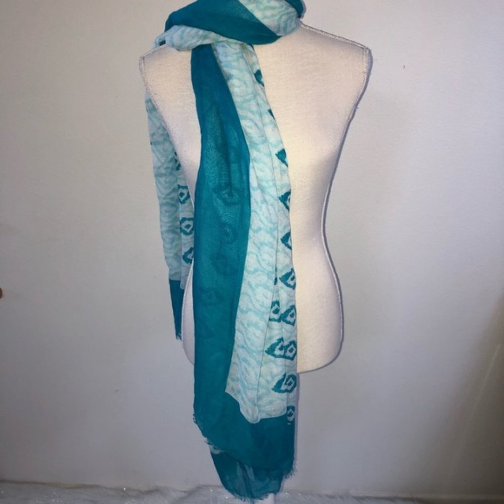 Turquoise and White Scarf!